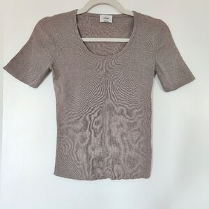 Aritzia Wilfred short sleeve top. Size Small, ribbed, beige merino wool